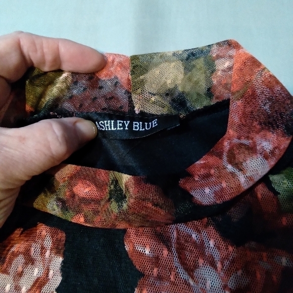 ASHLEY blue Ladies  top. Size small. Lacey material over polyester. - Picture 5 of 5